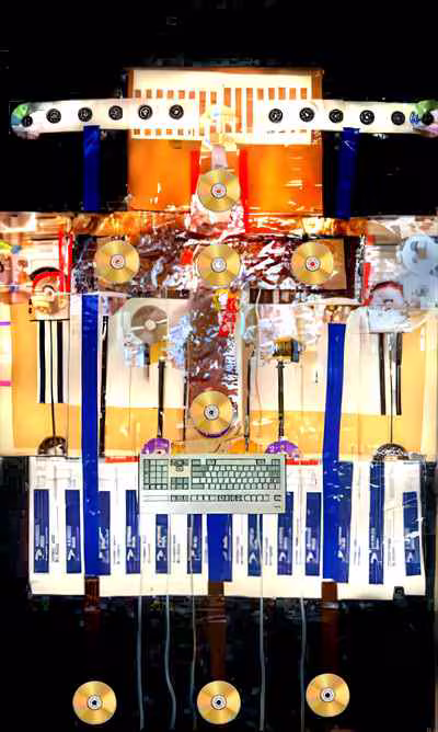 Disc Altar with Keyboard
